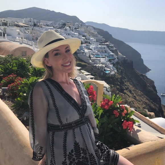 Meet your Posher, Leigh - Picture 1 of 2